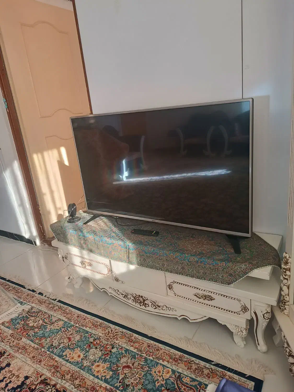 بوفه ومیز تلوزیون|بوفه، ویترین، کنسول|بیرجند, |دیوار