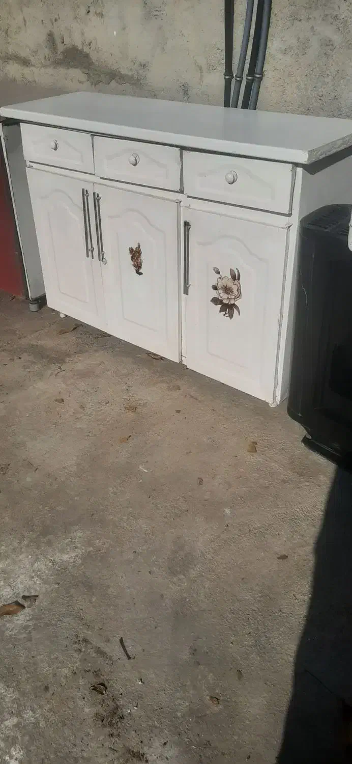 چند عدد کابینت سالم|آب‌چکان و نظم‌دهنده ظروف|صحنه, |دیوار