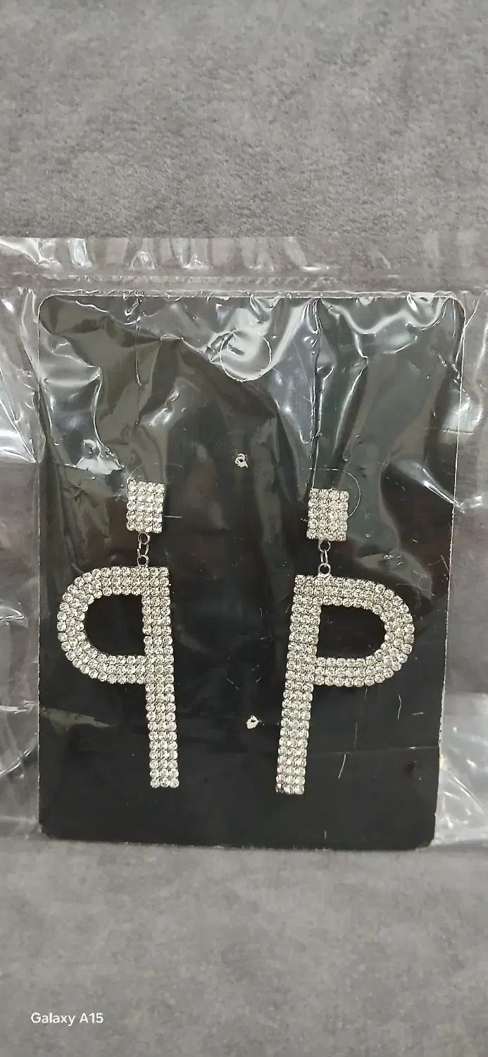 گوشواره حروف پی نگینی رنگ ثابت|بدلیجات|کرج, شاهینویلا|دیوار