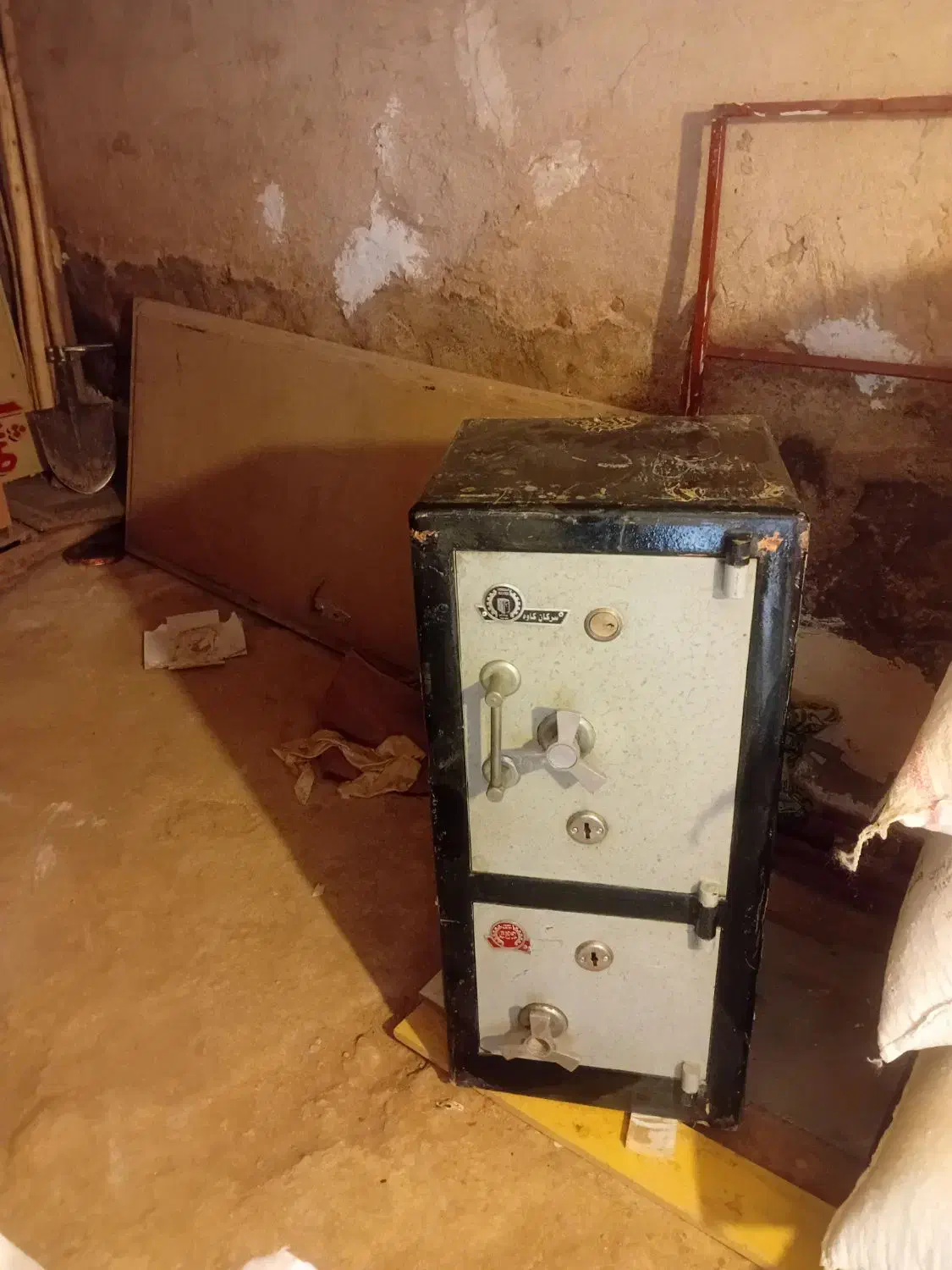 گاو صندوق|ابزارآلات|سنقر, |دیوار