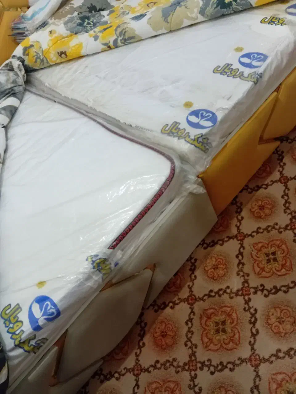 دو عدد تخت بزرگ با عرض ۱۳۰|تخت و سرویس خواب|زابل, |دیوار