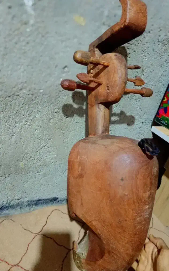 چنگ معاوضه با گوشی|سازهای سنتی|سندرک, |دیوار