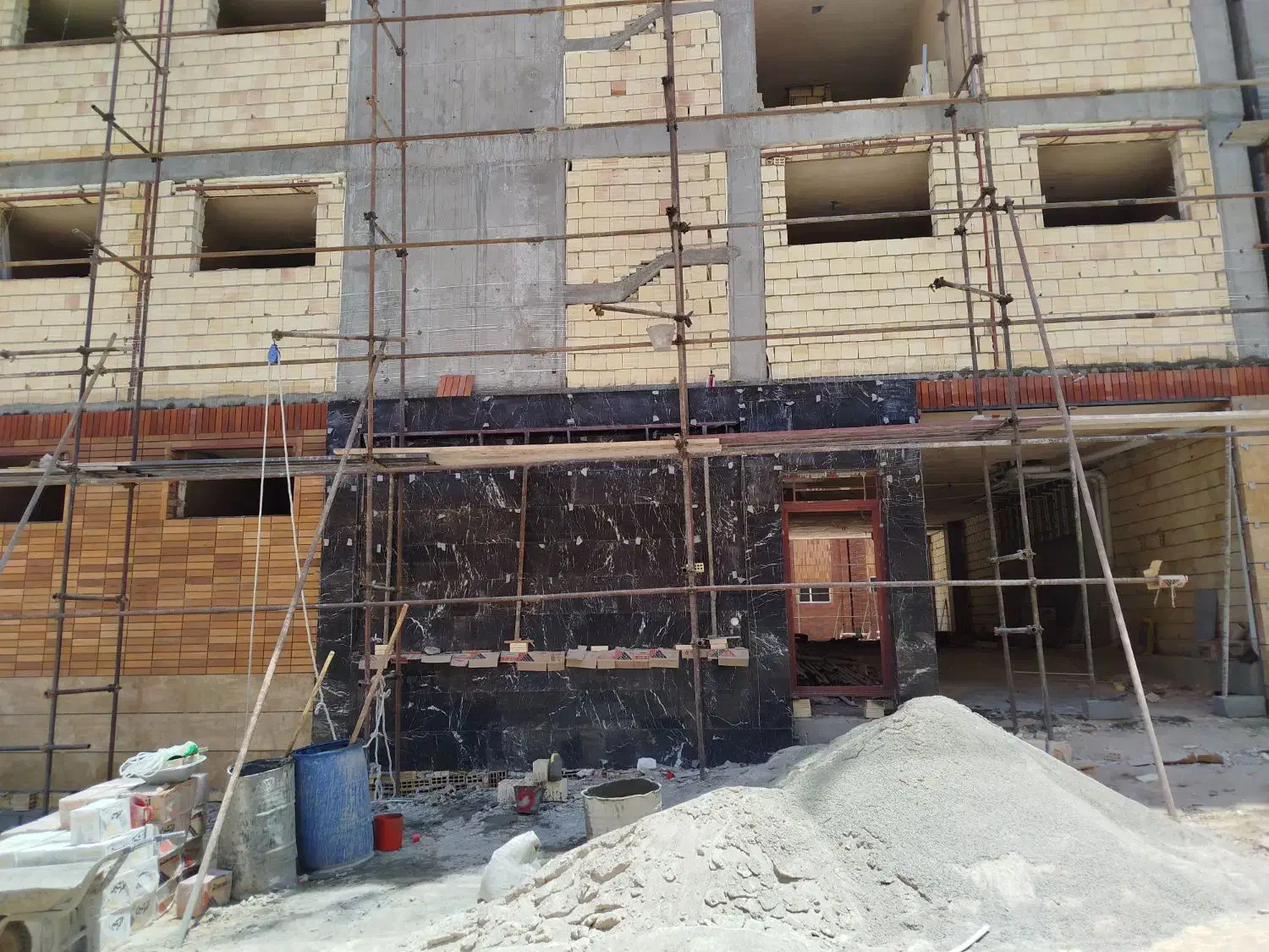 اجرای نمای سنگ و آجر و سرامیک|خدمات پیشه و مهارت|شهرکرد, |دیوار