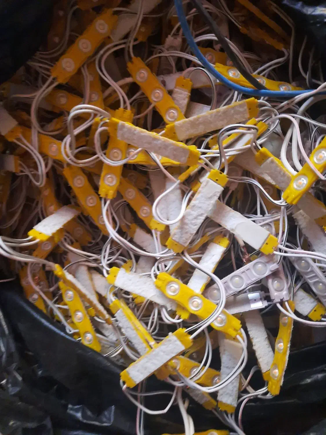 ریسه نوری کار کرده حدودا ۵۰تا ۶۰متر|ریسه و چراغ تزئینی|شیراز, لشکری‎|دیوار