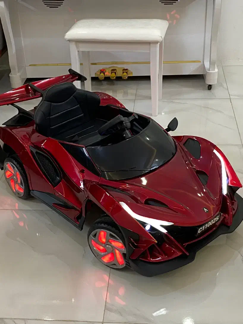 ماشین شارژی فراری بسیار شیک و کم کار|اسباب و اثاث بچه|بجنورد, |دیوار