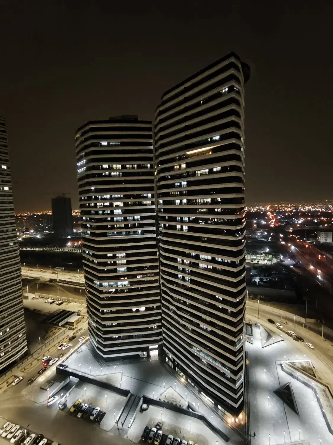 ۸۵متر جنوبی برج لوکس الماس شیشه دریاچه ایرانمال