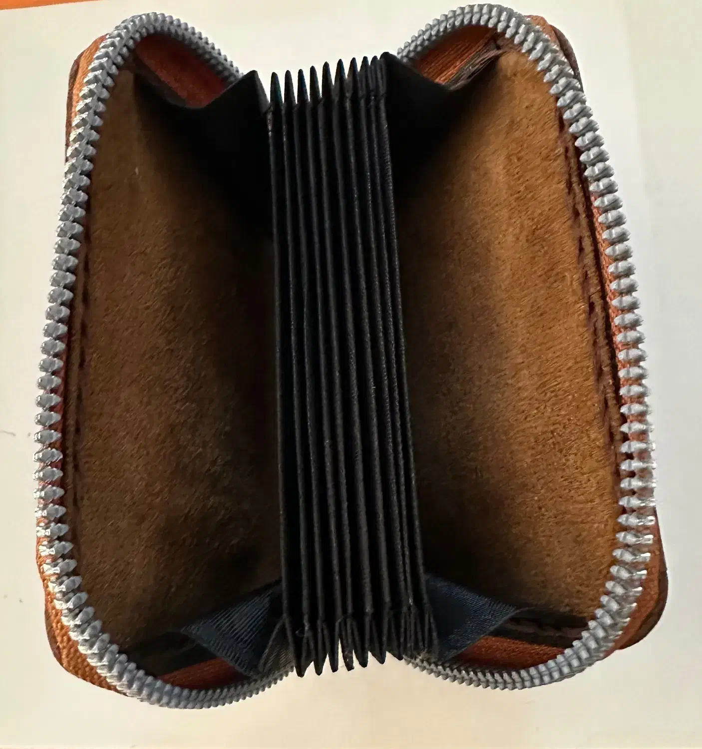 کیف|کیف، کفش، کمربند|اصفهان, امامزاده اسماعیل|دیوار