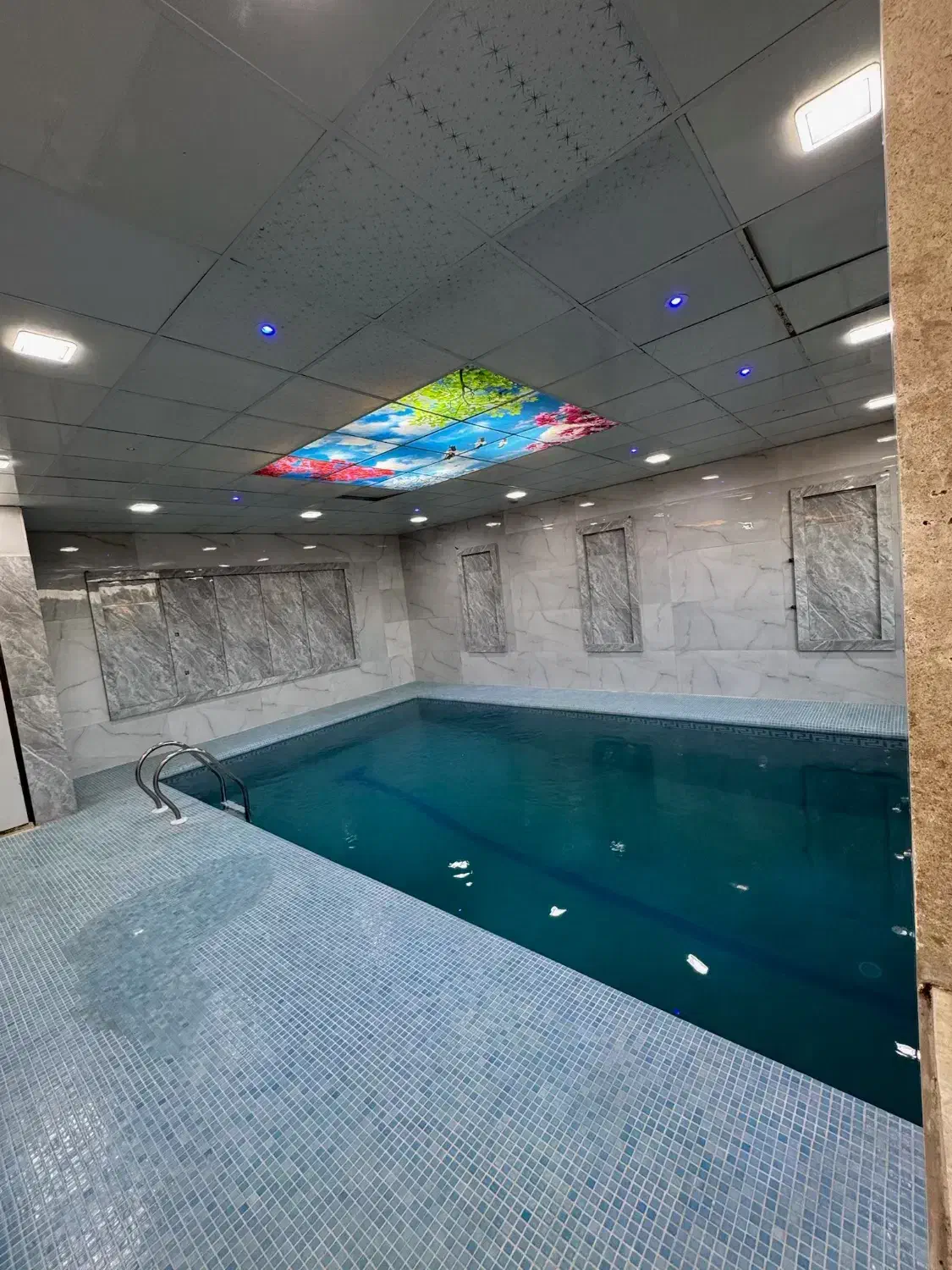 ویلا استخردار سرپوشیده آب گرم|اجارهٔ کوتاهمدت ویلا و باغ|خرمآباد, |دیوار