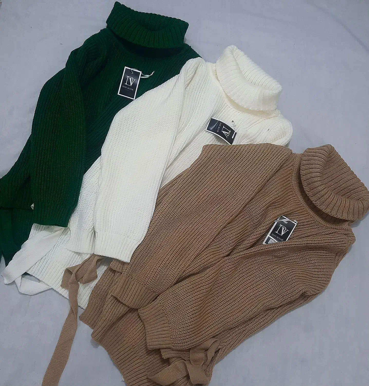 بافت دولو یقه اسکی|لباس|بروجن, |دیوار