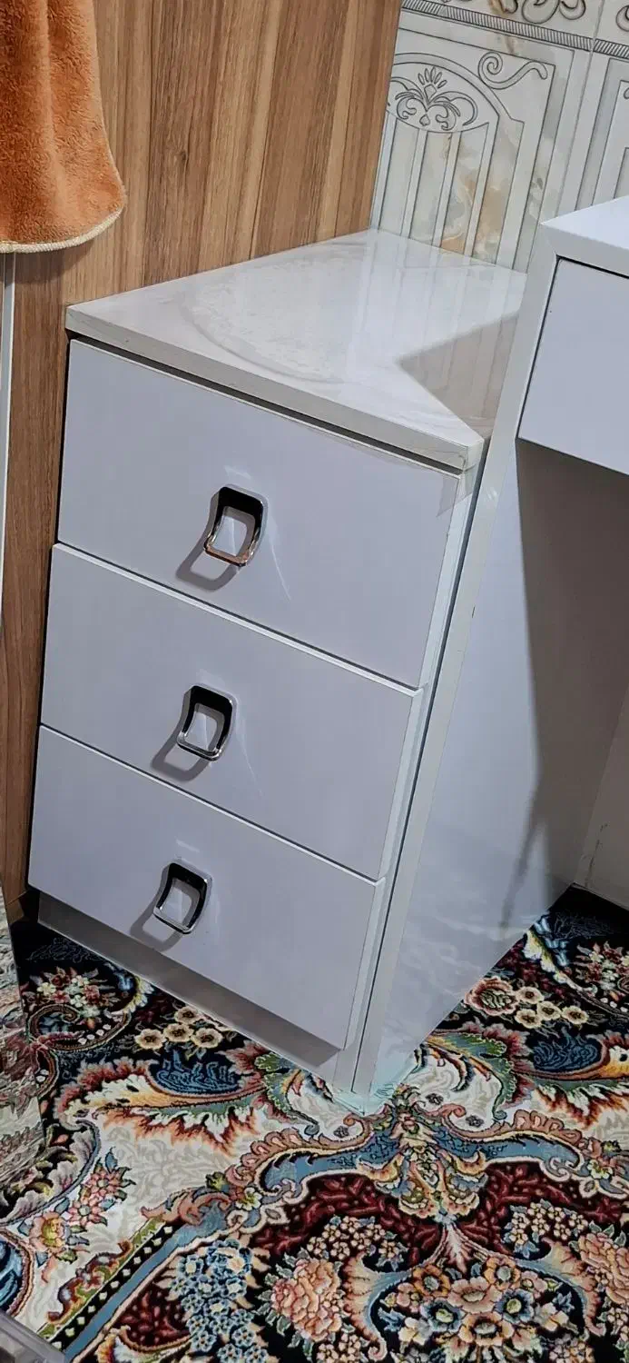 بزرگ بودن ابعاد|میز تحریر و کامپیوتر|رباطکریم, انجم آباد|دیوار