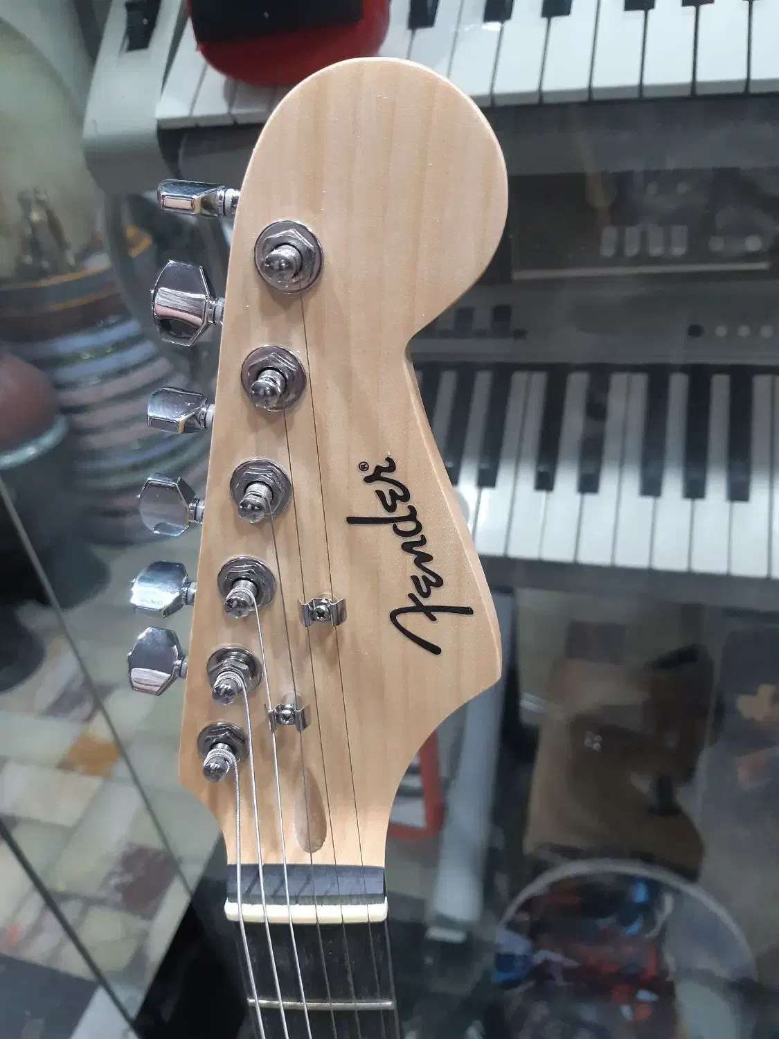 گیتار برقی گیتار الکتریکی|گیتار، بیس، امپلیفایر|تبریز, |دیوار