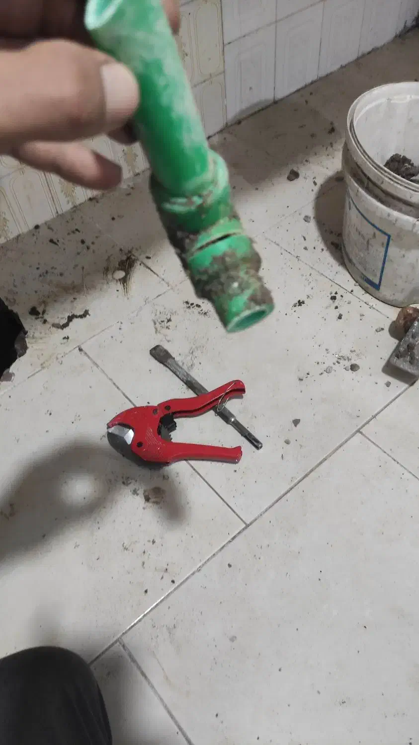 تشخیص ترکیدگی لوله نشتی آب نم رطوبت زردی چکه|خدمات پیشه و مهارت|رشت, کوی مهر|دیوار