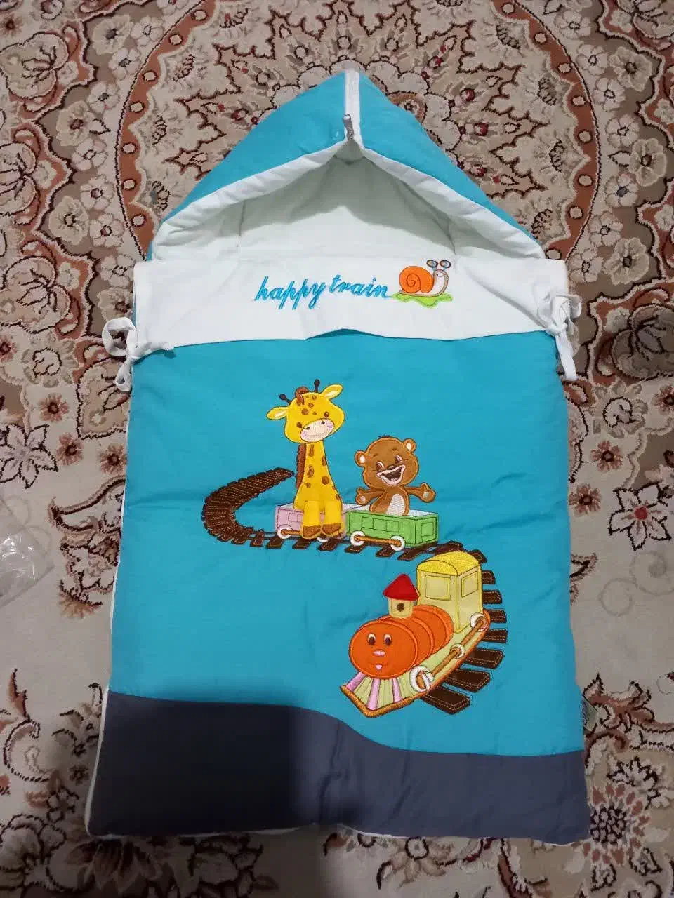 قنداق فرنگی در حد نو با تخفیف|اسباب و اثاث بچه|تهران, مینای شمالی (مخبر)|دیوار