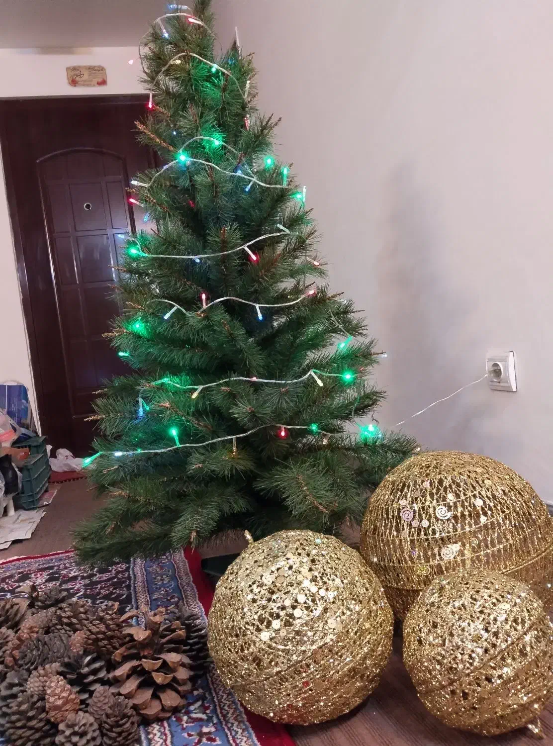 درخت کاج مصنوعی کریسمس یلدا|گل مصنوعی|مشهد, الهیه|دیوار