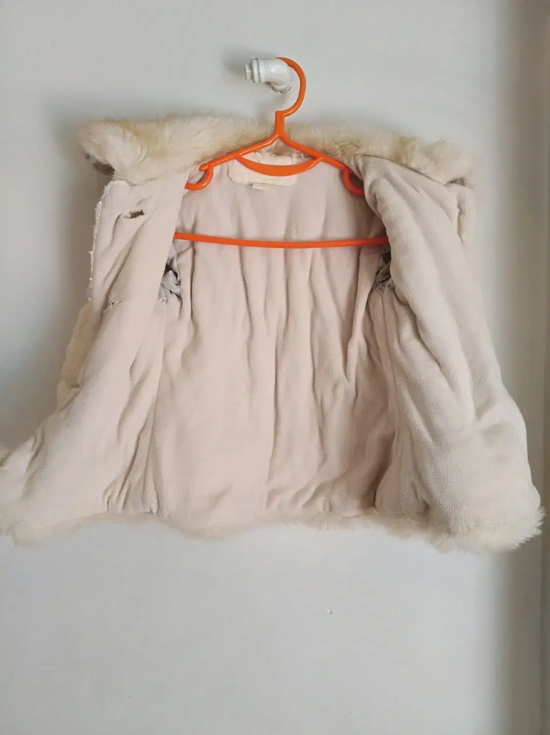 لباس در حد نو|لباس|صدرا-فارس, فاز ۱|دیوار