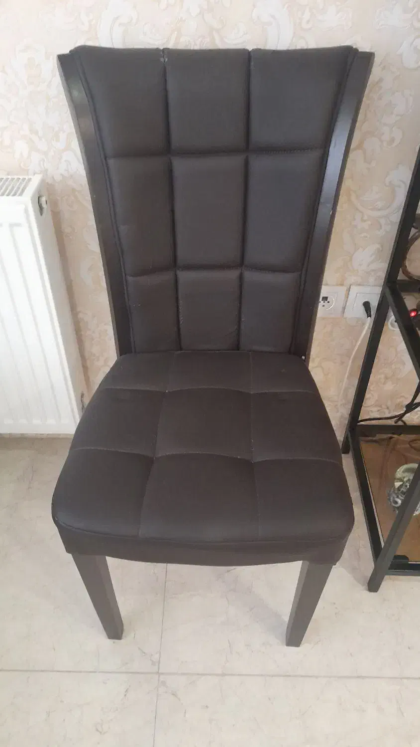 ۴عددصندلی چوبی کاملا سالم باروکش چرم|میز و صندلی غذاخوری|مشهد, جاهد شهر|دیوار