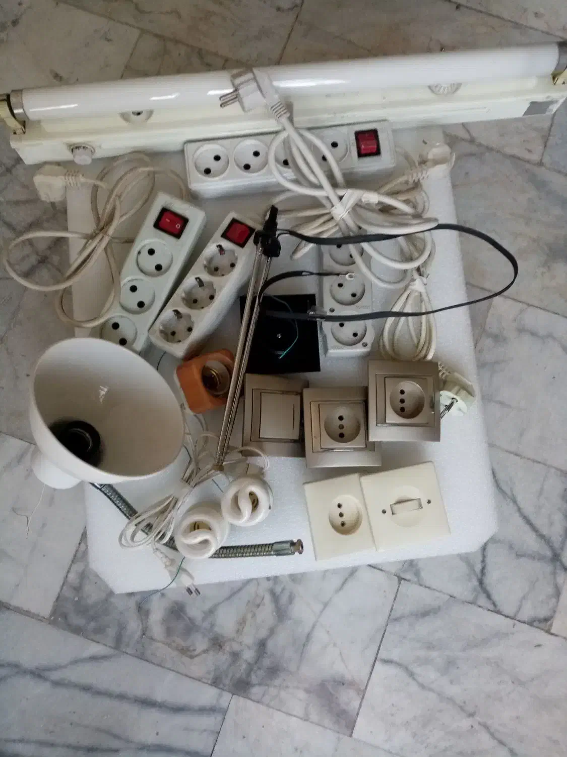 کلید پریز وسه راهی ولوازم برقی|سایر لوازم برقی|شهریار, شهریار|دیوار