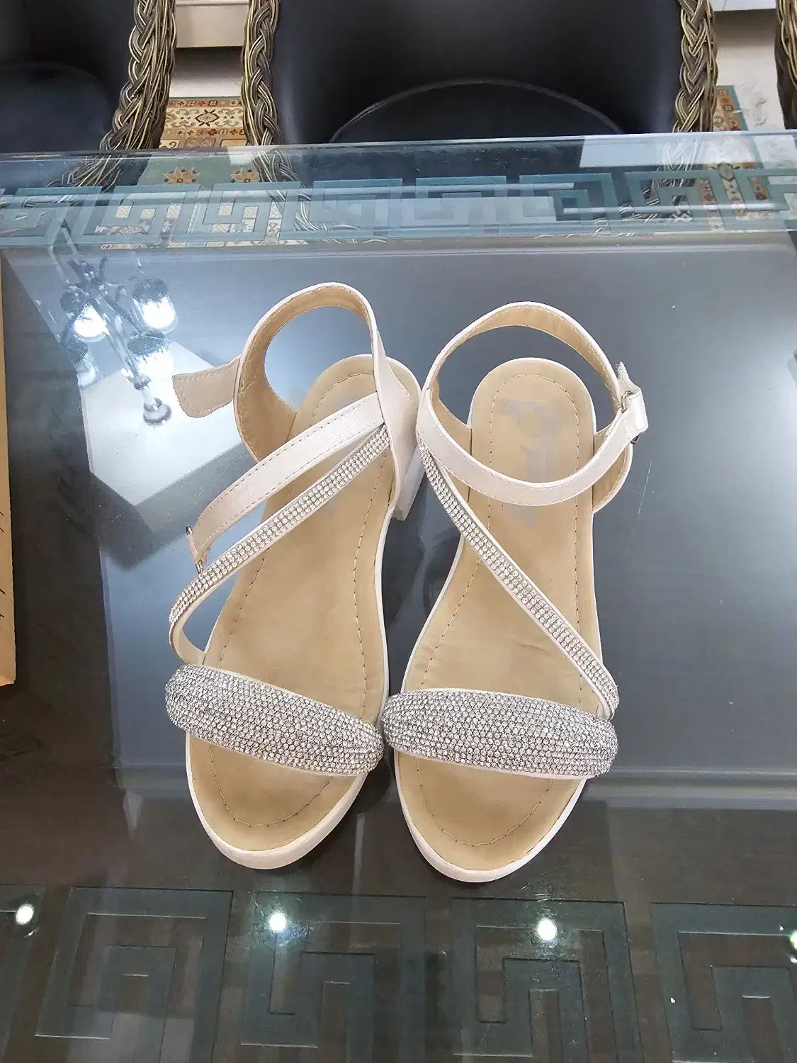 صندل مجلسی|کیف، کفش، کمربند|نیشابور, هفده شهریور|دیوار