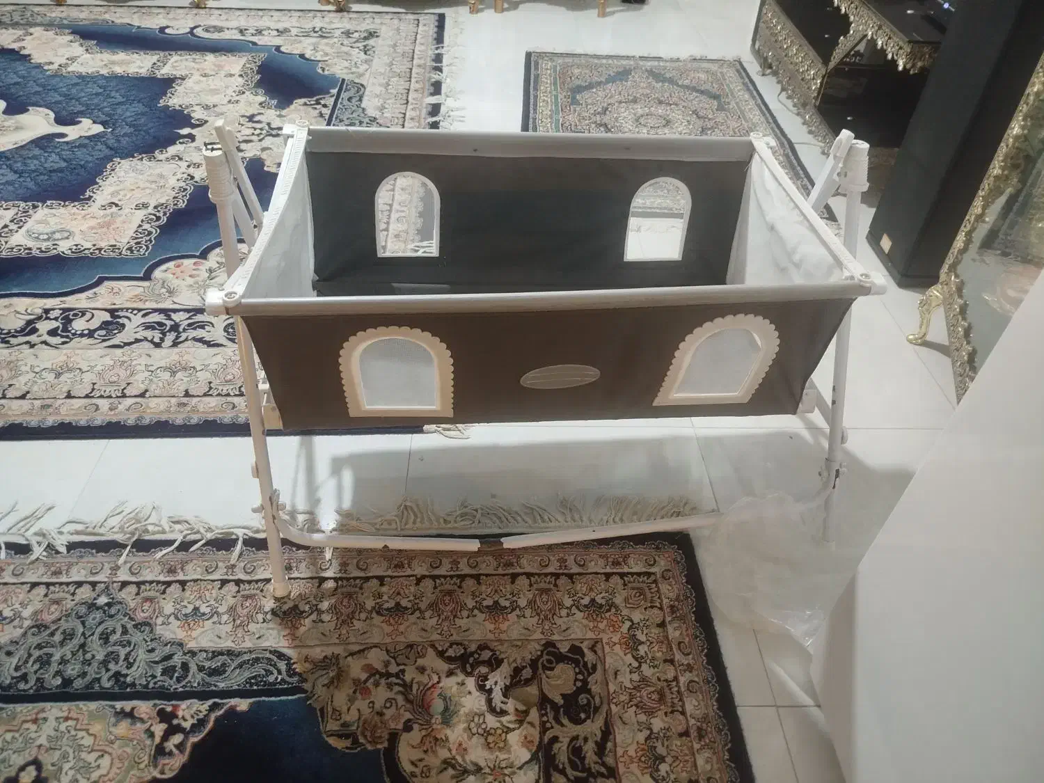 گهواره  مارک شادی|تخت و صندلی بچه|بردسکن, |دیوار