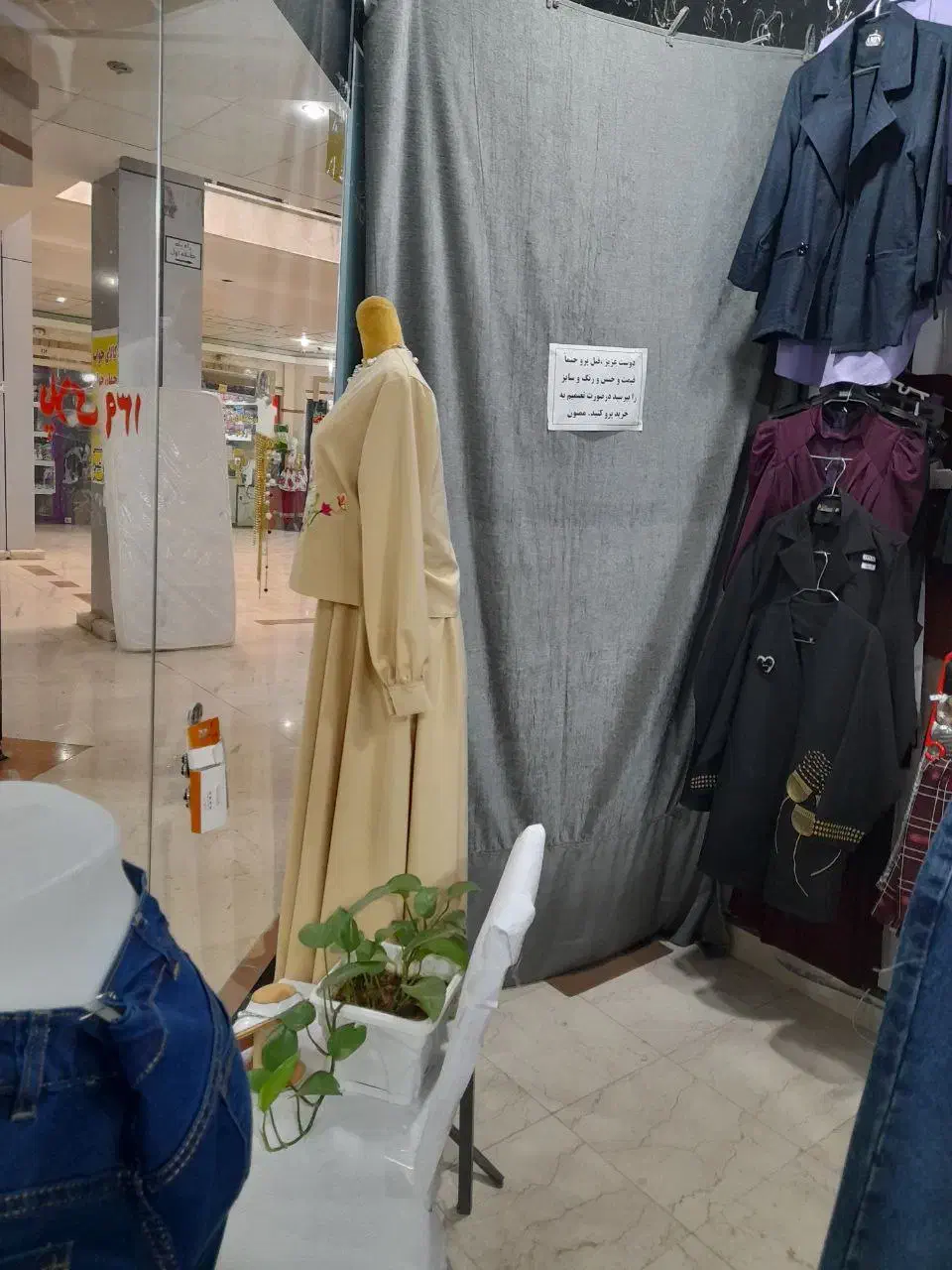 رگال مانکن ویترین میز چوب لباسی صندلی|فروشگاه و مغازه|قوچان, |دیوار