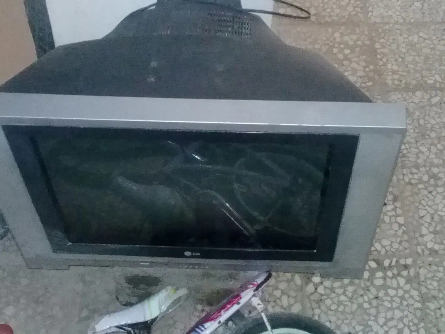 تلویزیون ۲۹ اینچ|تلویزیون و پروژکتور|تالش, هشتپر|دیوار