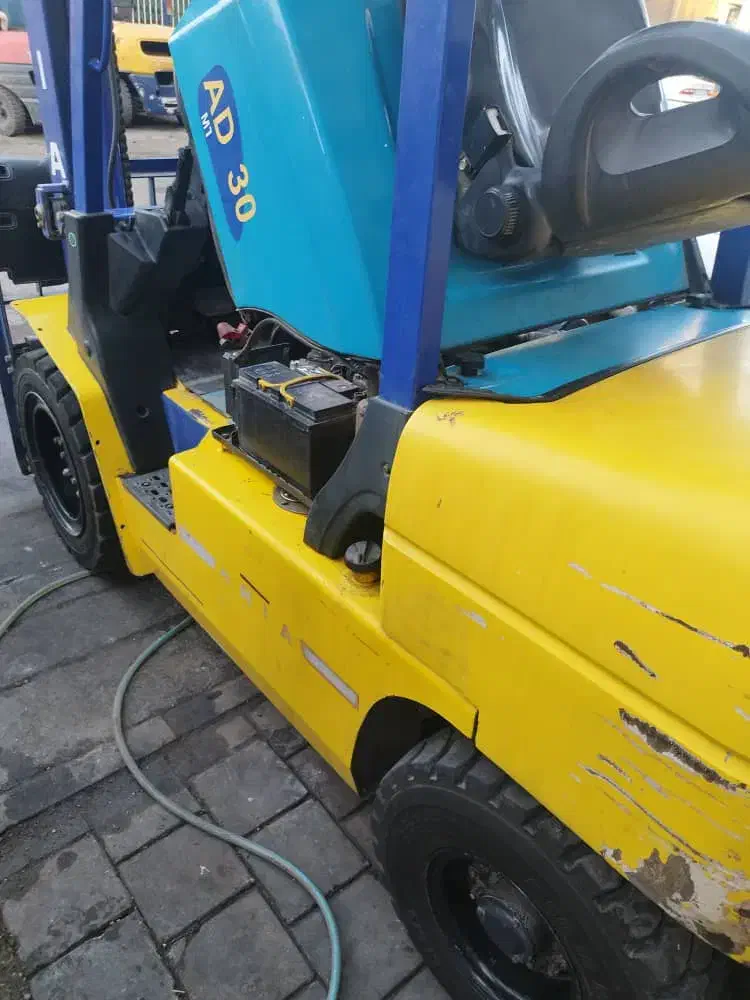 لیفتراک‌ نیسان اریا موتور کوماتسو|خودرو سنگین|تهران, ترمینال غرب|دیوار