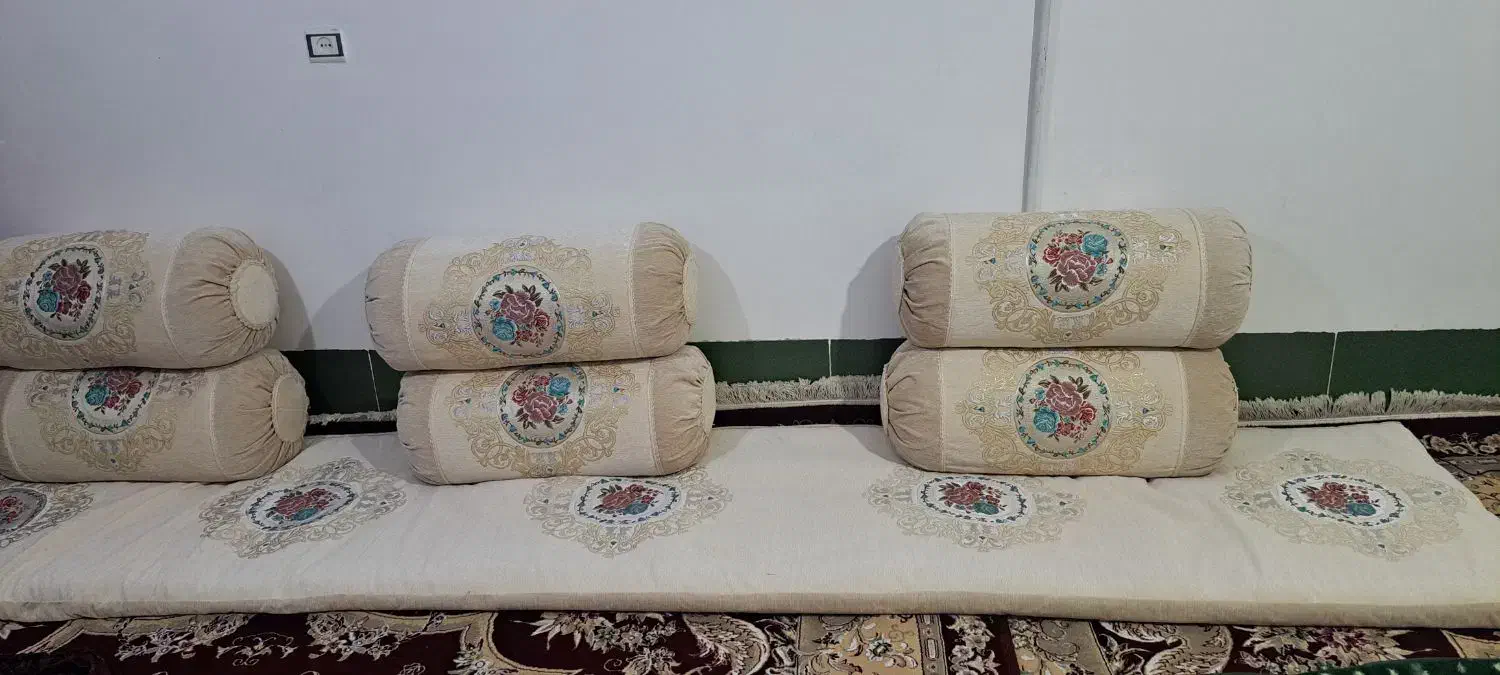 ۸عددبالشت۳عددکناره نو|رختخواب، بالش، پتو|لردگان, |دیوار