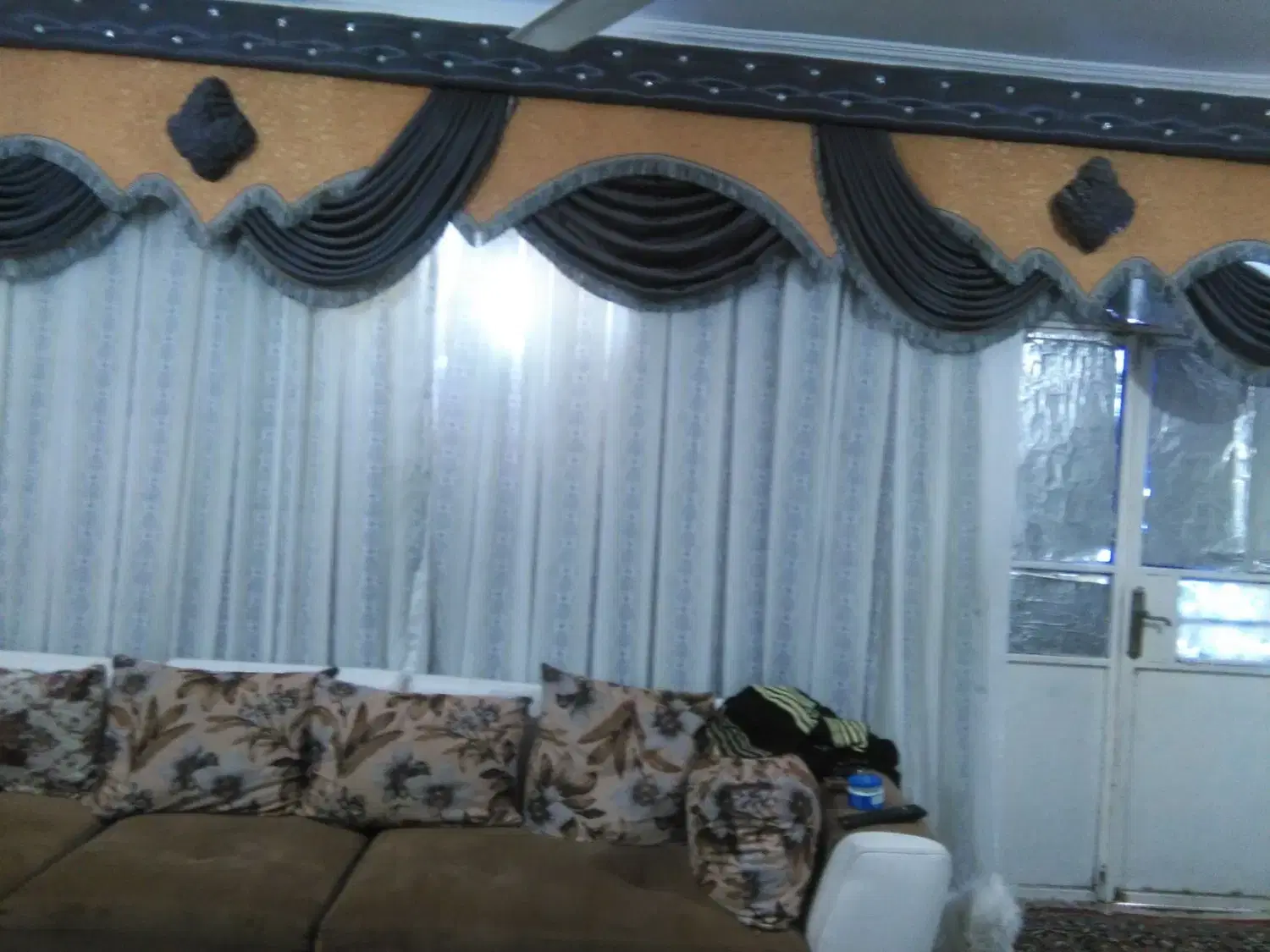 پرده|پرده، رانر، رومیزی|چغادک, |دیوار