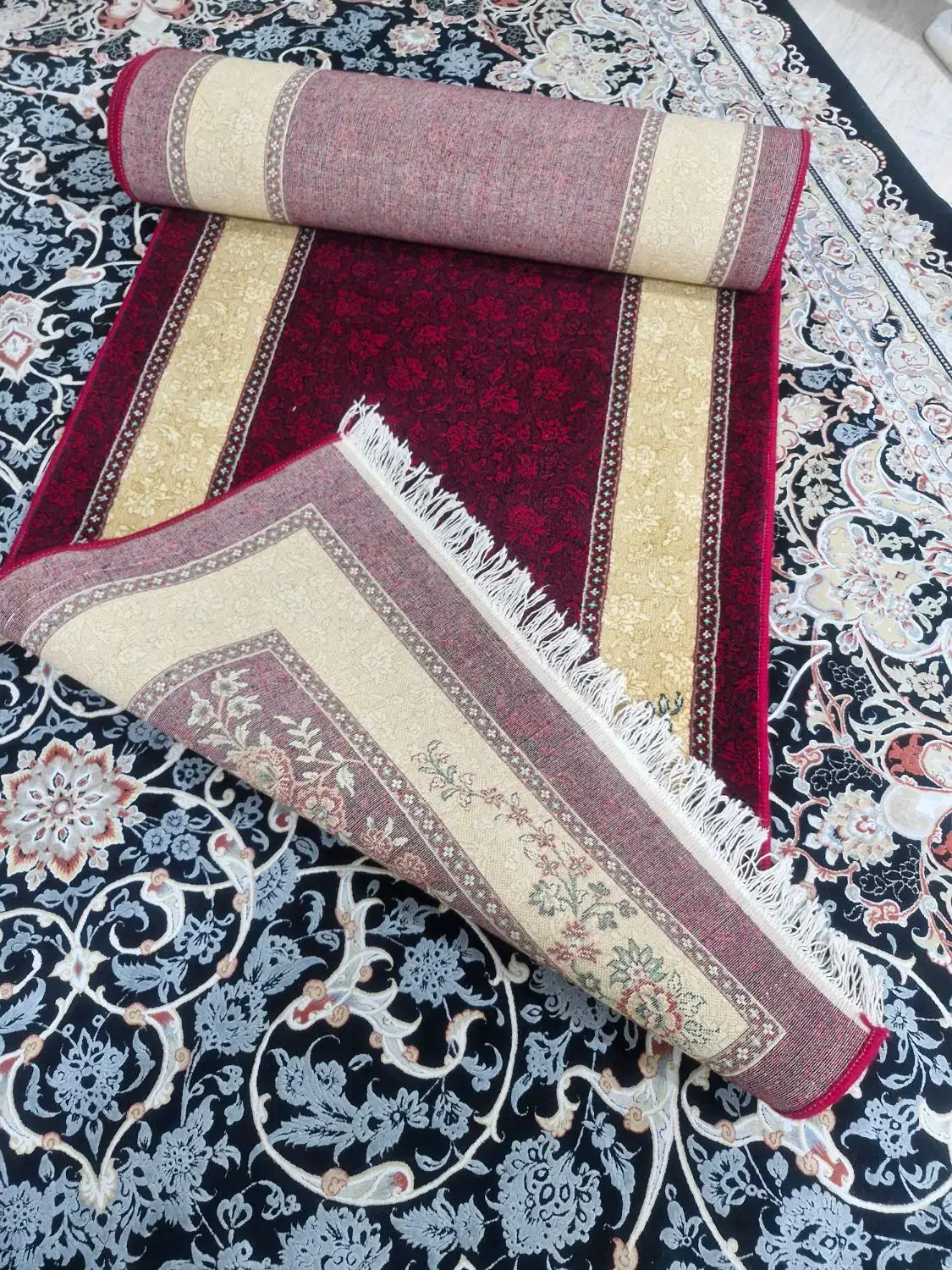 فرش۱۲ متری ،دو عددکناره چهار متری ومیز تلویزیون|فرش|بندرعباس, |دیوار