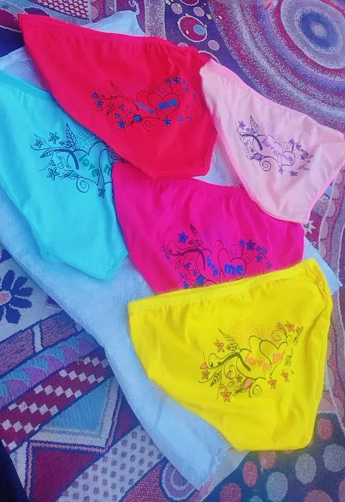 لباس زیر|لباس|میناب, |دیوار