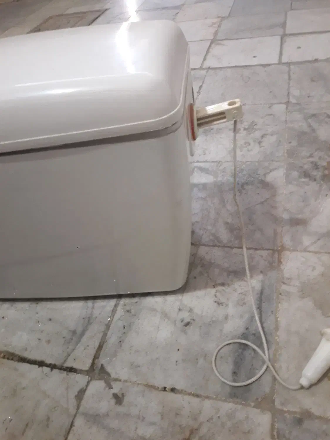 فلاش تانک دستشویی با همه اساس|لوازم سرویس بهداشتی|خمینی‌شهر, |دیوار