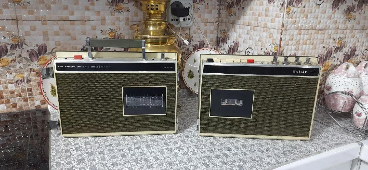 رادیو ضبط قدیمی آنتیک و کلکسیونی|کلکسیون اشیاء عتیقه|مشکین‌دشت, |دیوار