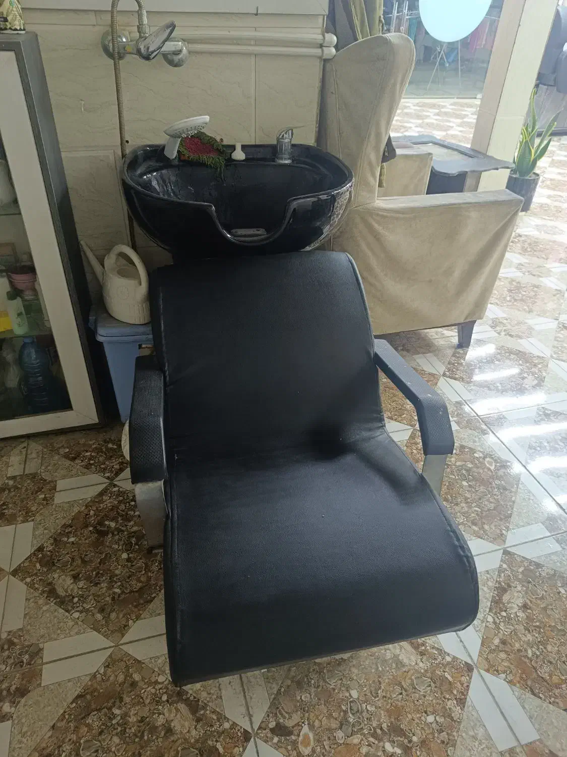 سرشور|آرایشگاه و سالن‌های زیبایی|سنندج, |دیوار