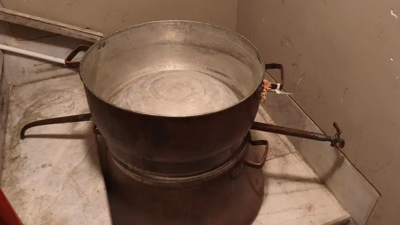 دیگ و نیچه|کلکسیون اشیاء عتیقه|کرمان, |دیوار