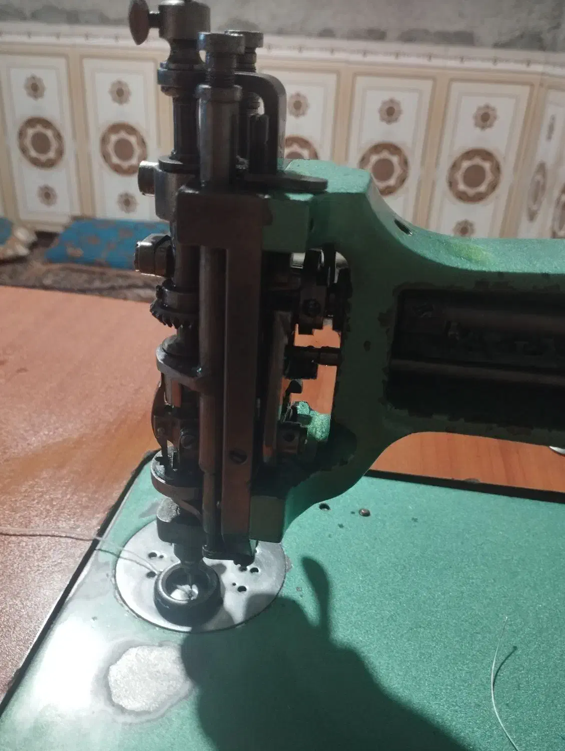 چرخ زه دوزی سیاه وسفید|چرخ خیاطی و ریسندگی|پارود, |دیوار