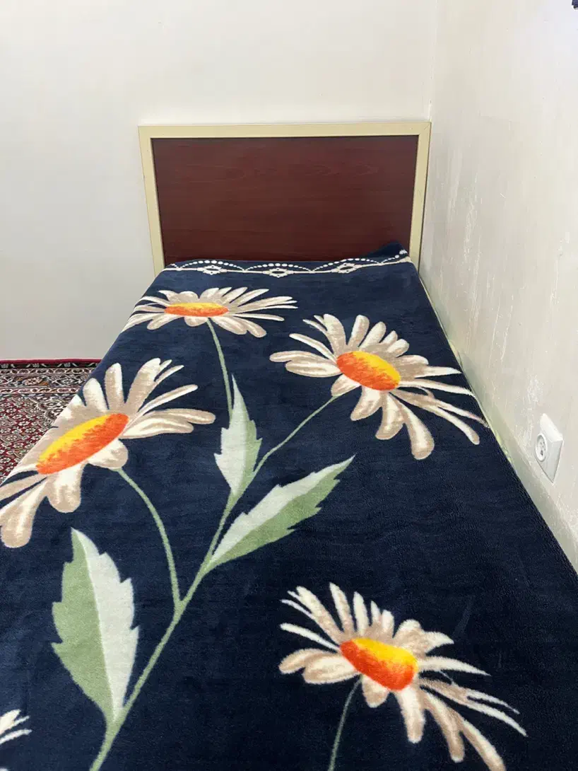 فروش تخت یک نفره در حد نو سالم وتمیز|تخت و سرویس خواب|شاهرود, |دیوار