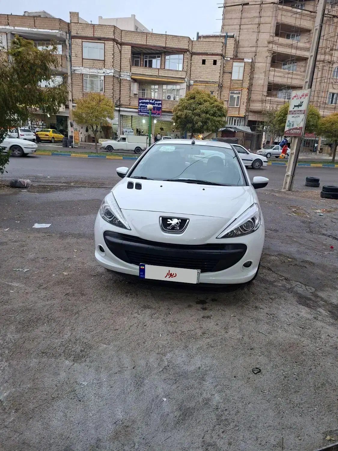 ۲۰۷ مدل ۴۰۲ سقف فلز|خودرو سواری و وانت|کرمانشاه, |دیوار