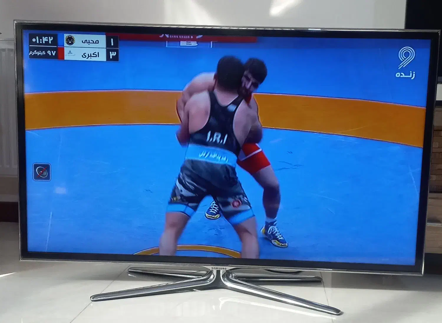 تلویزیون ال ای دی ۴۶سامسونگ|تلویزیون و پروژکتور|پرند, فاز ۴|دیوار