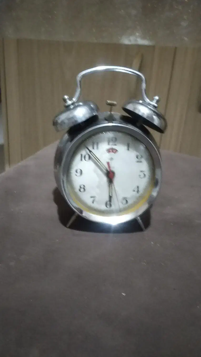 ساعت رو میزی قدیمی|ساعت دیواری و تزئینی|کرج, کوی کارمندان شمالی|دیوار