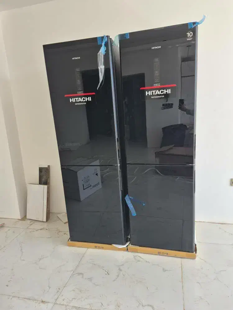 هیتاچی یخچال دو قلو شیشه اینه ای|یخچال و فریزر|بانه, |دیوار