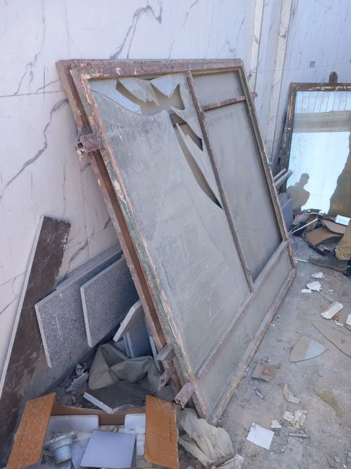 درب وپنجره در حد|مصالح و تجهیزات ساختمان|گلبهار, شهر جدید گلبهار|دیوار