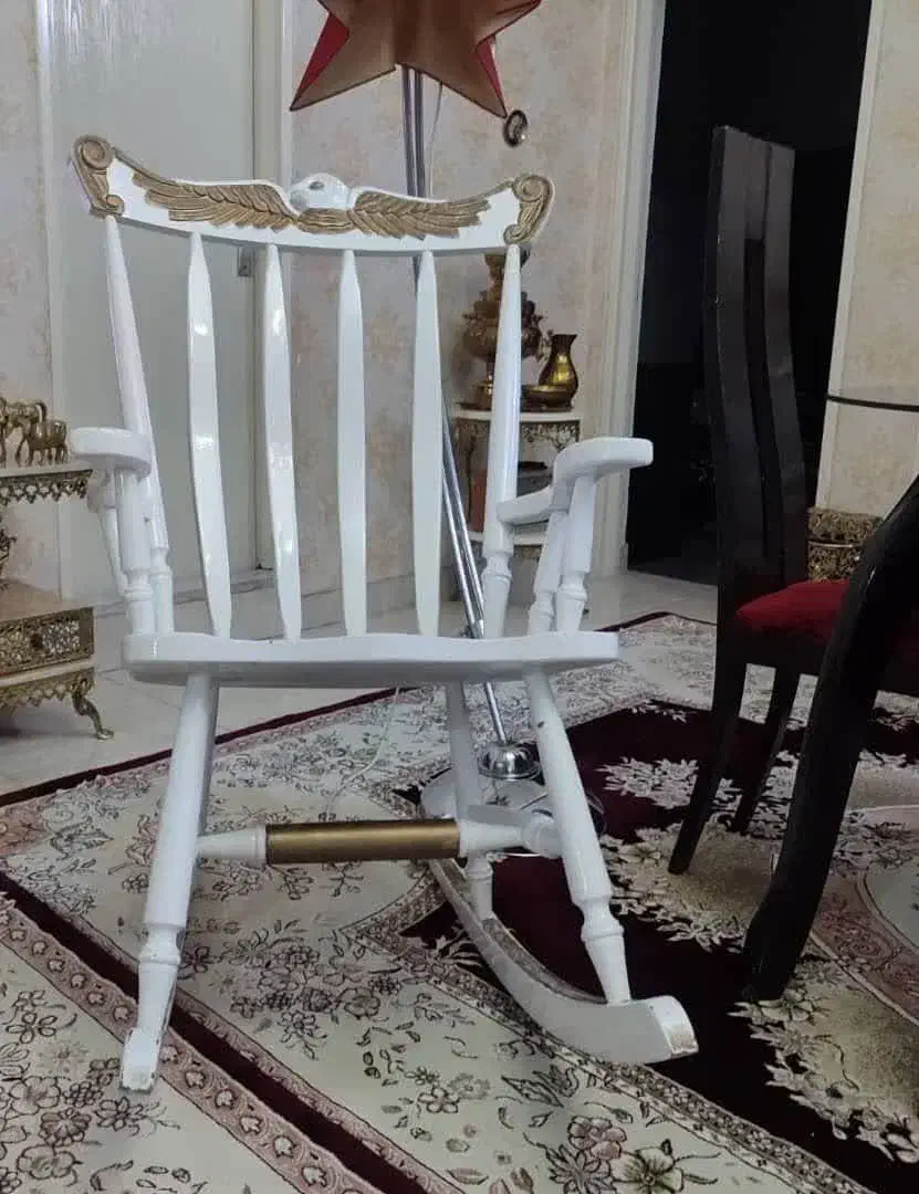 چند عدد لوازم خانه به علاوه یک ماشین کنترلی بزرگ|میز و صندلی غذاخوری|پاکدشت, پاکدشت (مامازند)|دیوار