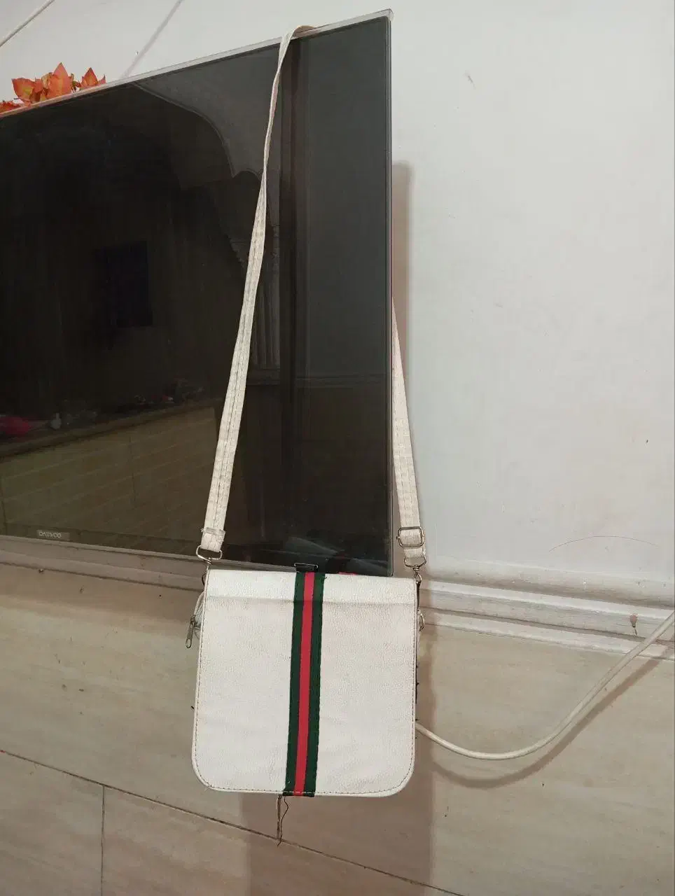 تعدادی کیف زنانه|کیف، کفش، کمربند|شیراز, شیخ علی چوپان|دیوار