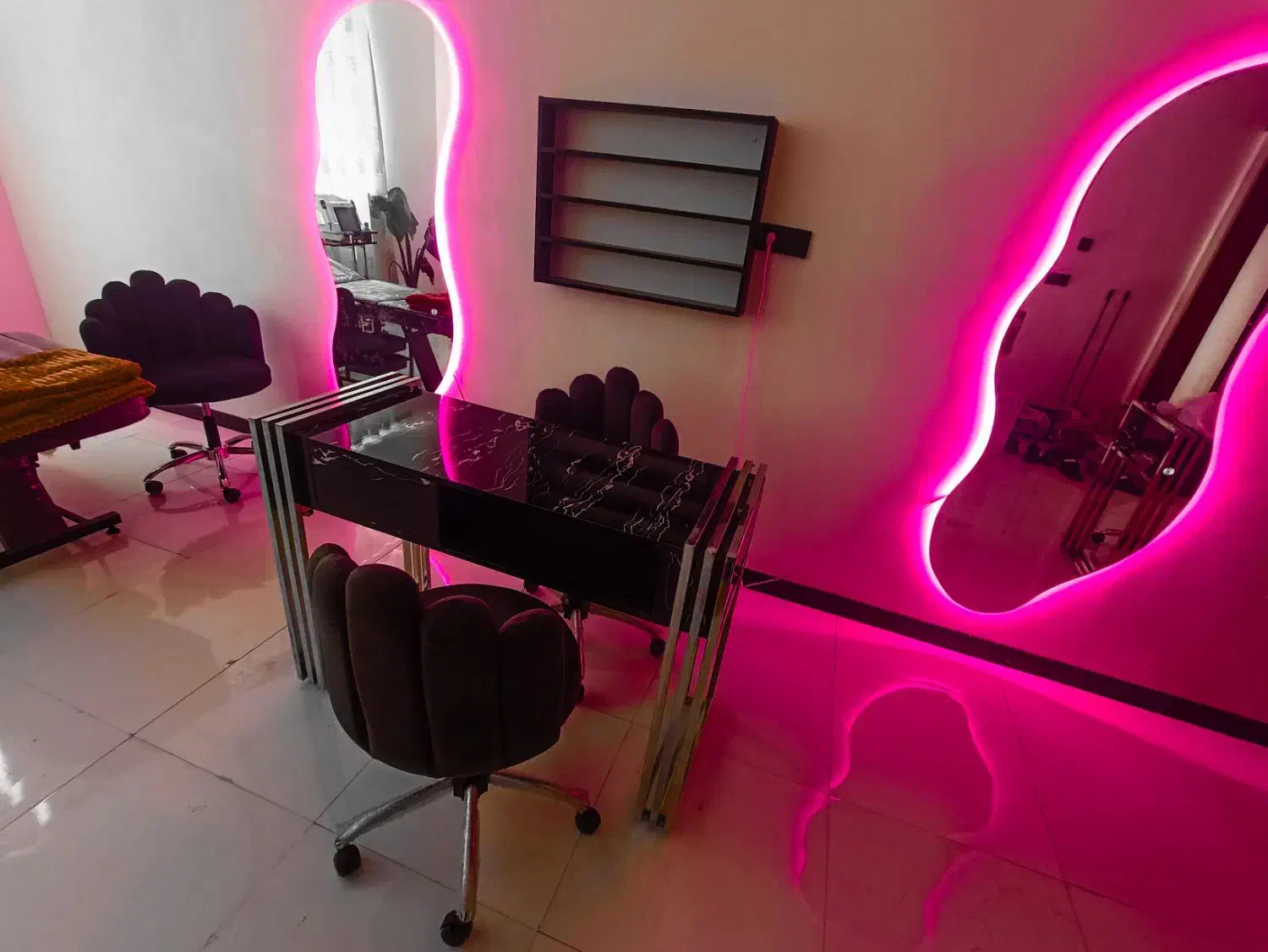 استخدام ناخنکار و و مژه کار و ارایش دائم|استخدام درمانی، زیبایی، بهداشتی|کرمان, |دیوار