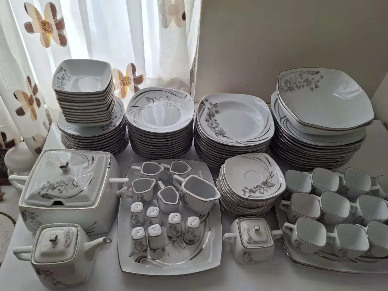 سرویس ۱۲ نفره مقصود|ظروف سرو و پذیرایی|تهران, حکیمیه|دیوار