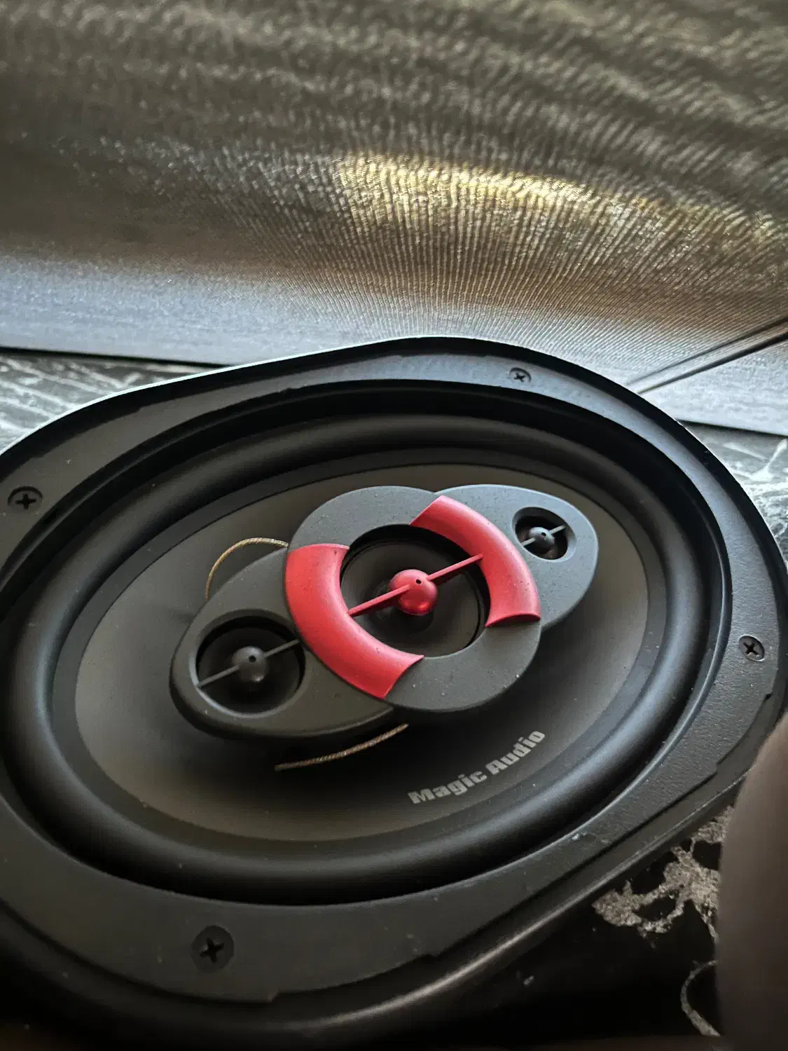 دو جفت باند|صوتی و تصویری|ساری, |دیوار