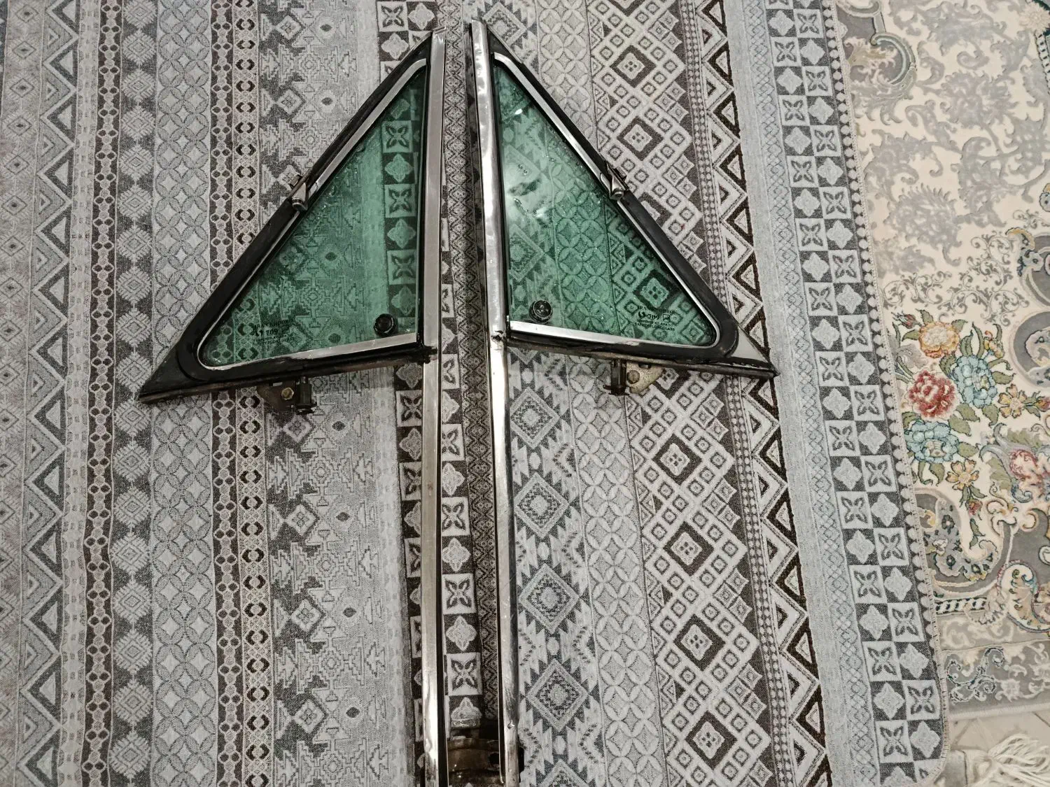 لچکی شیشه جلو پیکان|قطعات یدکی و لوازم جانبی|اندیشه, اندیشه فاز ۴|دیوار