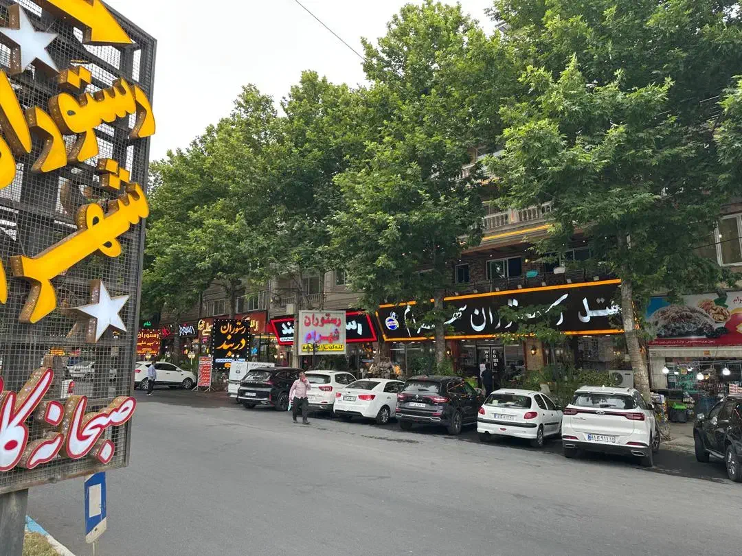 مدیر هتل رستوران.|استخدام اداری و مدیریت|تهران, فرمانیه|دیوار