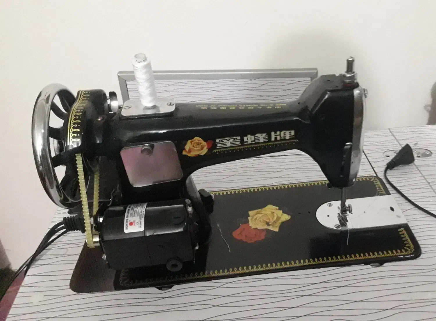 چرخ خیاطی bee berand|چرخ خیاطی و ریسندگی|مشهد, کارمندان دوم|دیوار