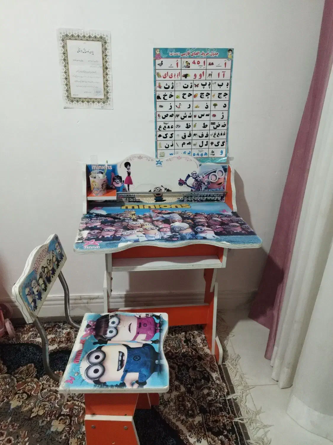 میز تحریر بچه گانه|اسباب و اثاث بچه|شیراز, گویم|دیوار
